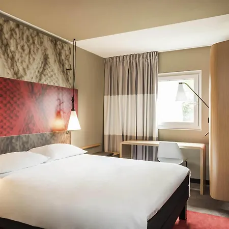 Ibis Centre Hotel 3*