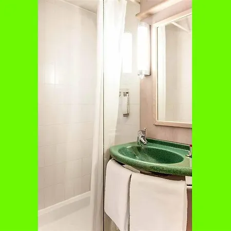 Ibis Centre Hotell 3*