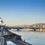Ibis Centre 3*